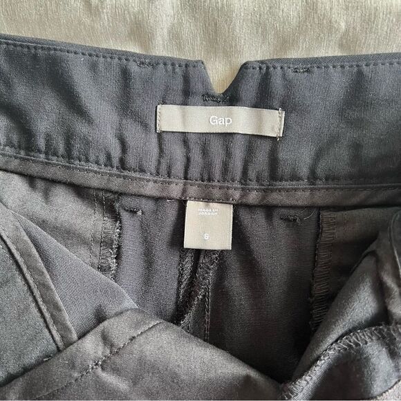 Gap True Black Tailored Cuffed 4” High Waist Flattering Trouser Shorts - Picture 7 of 8